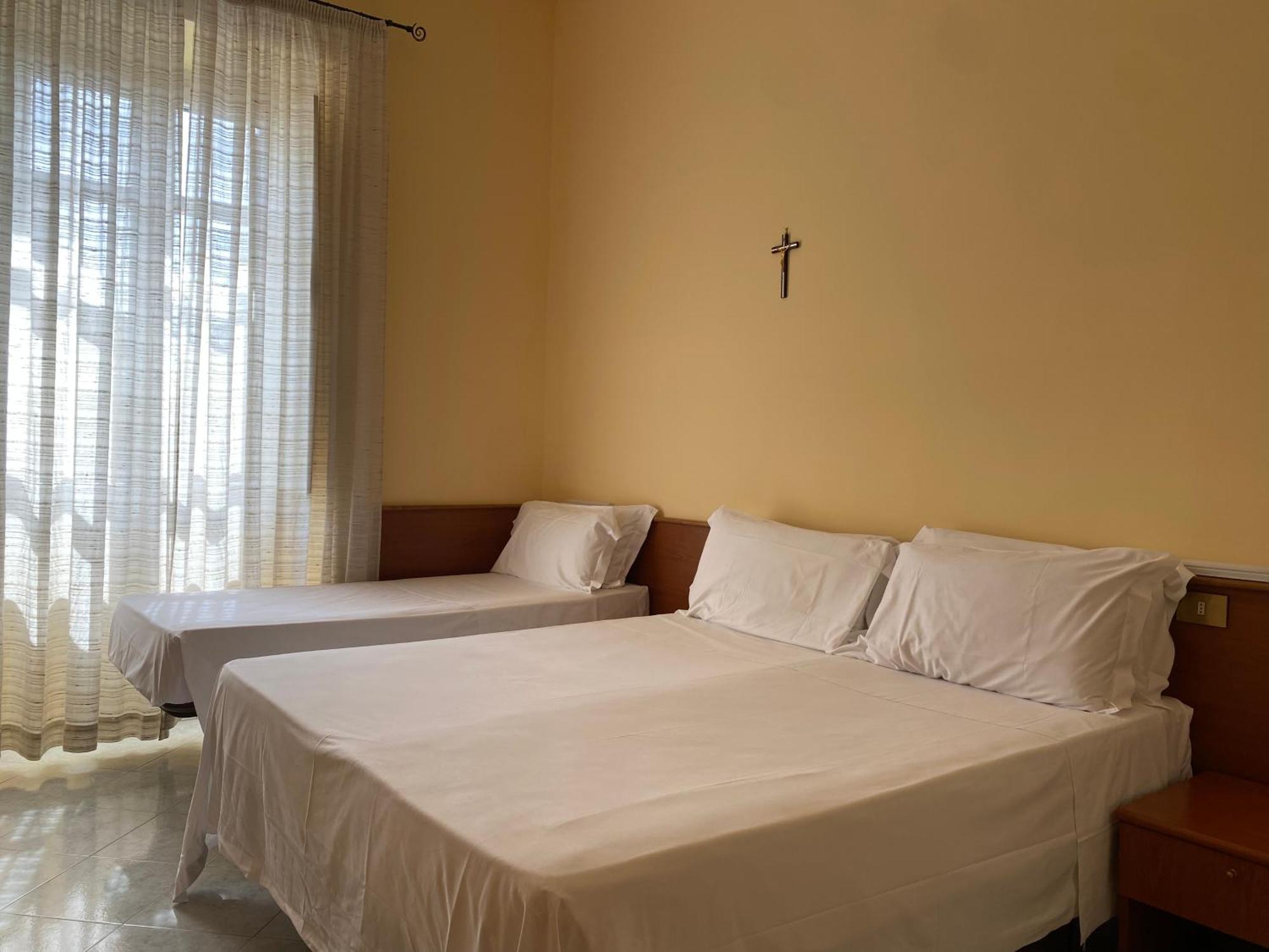 Casa Per Ferie Suore Salesiane Dei Sacri Cuori Bed and breakfast